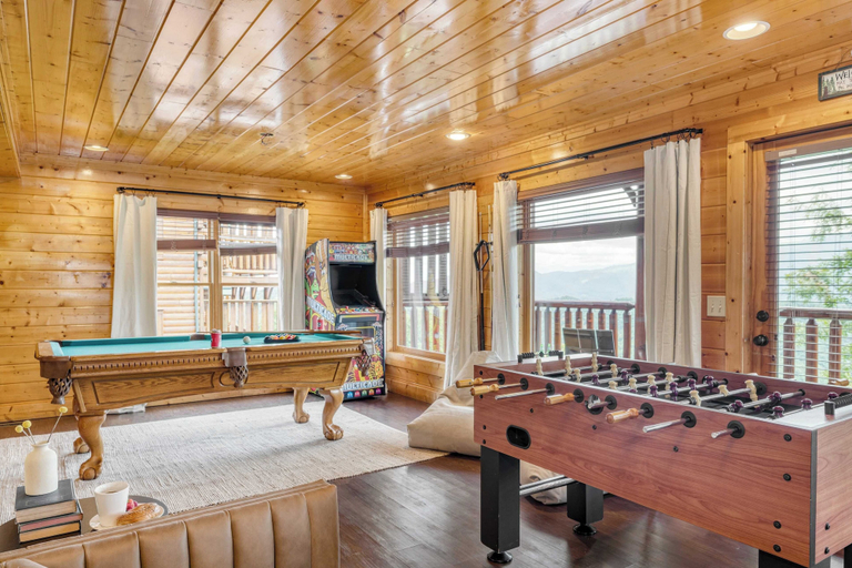 Others 5, Delmont by Avantstay Sleeps 20! Expansive Views in a Cabin Community, Sevier