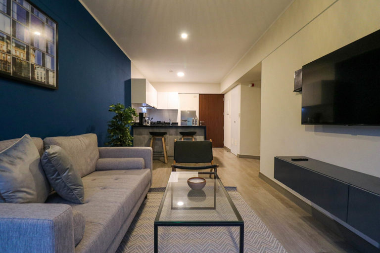 Room 5, w Glorious 2BR w Balcony in San Isidro, Lima