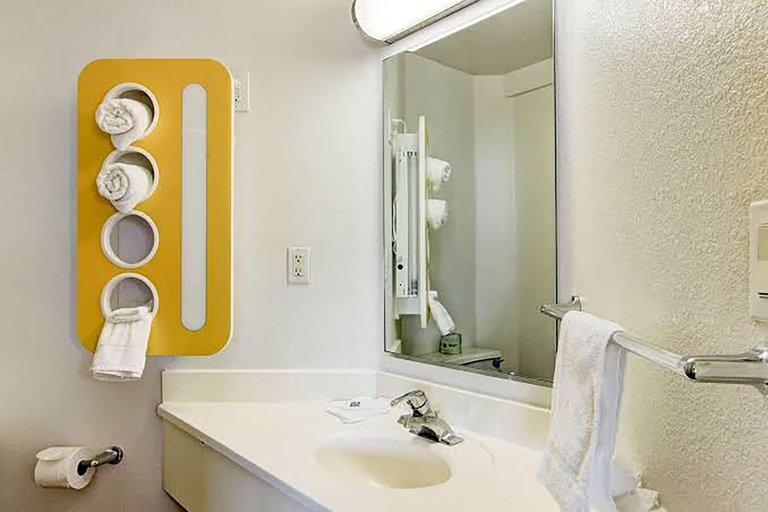 Bathroom 5, Super 8 by Wyndham Aurora East, Arapahoe