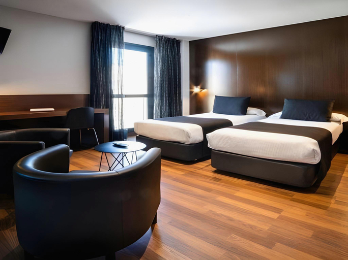 Bedroom 2, täCH Madrid Airport, Madrid