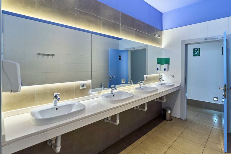 Bathroom 5, The Book Factory Hostel by gaiarooms, Valladolid