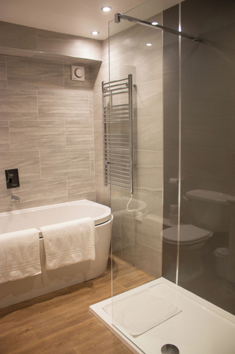Bathroom 3, Dovestays, Nottinghamshire