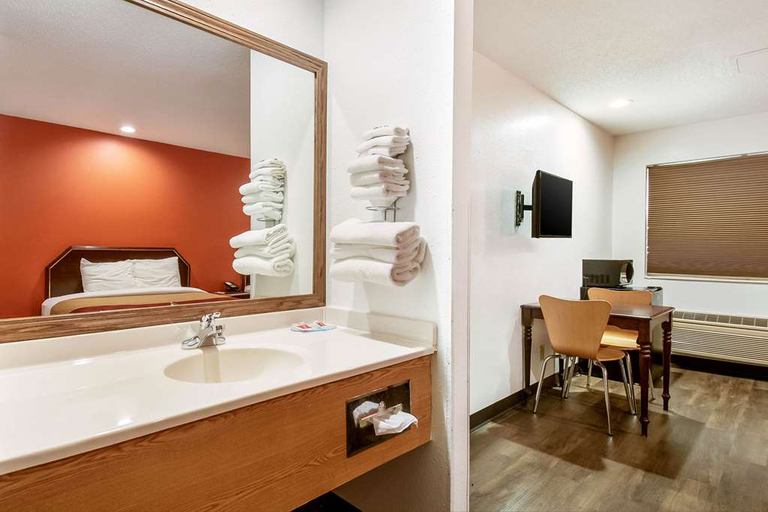 Bathroom 4, Econo Lodge Indianapolis, Johnson