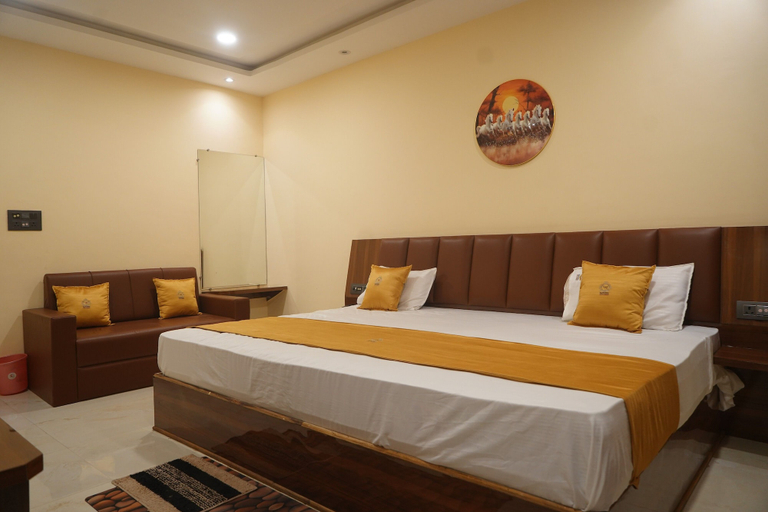 Bedroom 2, Hotel Raj Kamal & Garden, Gwalior