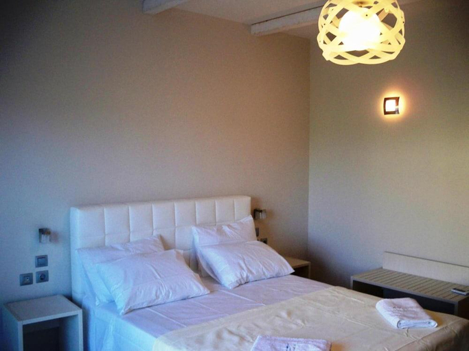 Bedroom 4, Altamar, Central Greece