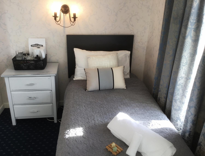 Bedroom 2, Royal Mail Hotel, Southland