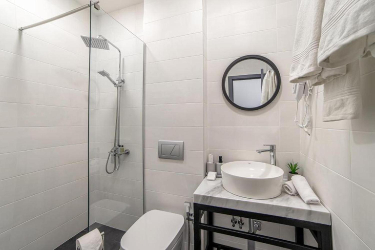 Bathroom 4, Benefice Hotel Yerevan-通緝, Yerevan