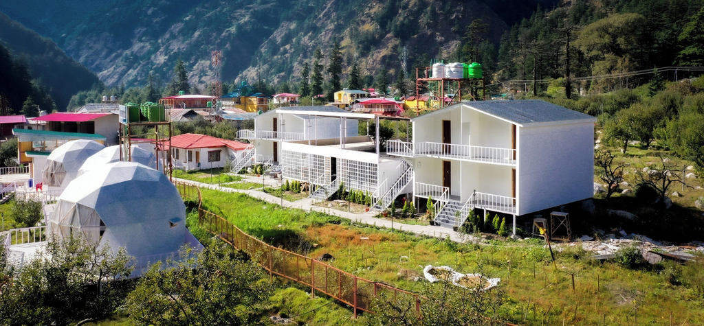 Exterior & Views