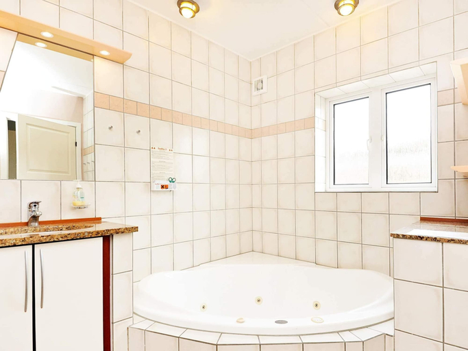 Bathroom 3, 4 Star Holiday Home in Blavand, Varde