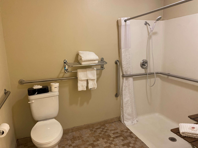 Bathroom 4, Jonestown Inn, Lebanon