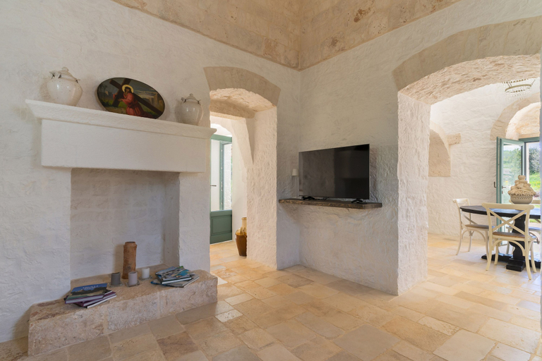 Room 2, Trulli Pietra Rossa With Pool by Wonderful Italy, Brindisi