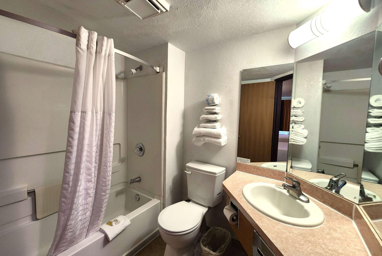 Bathroom 4, Super 8 by Wyndham Austin North/University Area, Travis