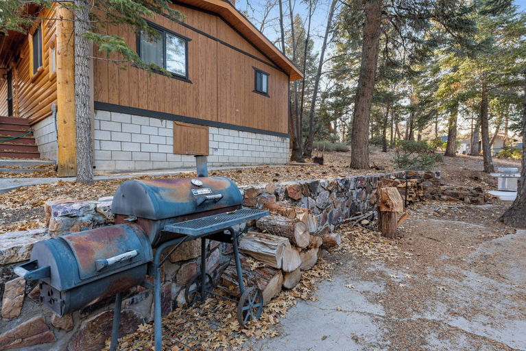 Terrace/patio 3, Warbler's Retreat, San Bernardino