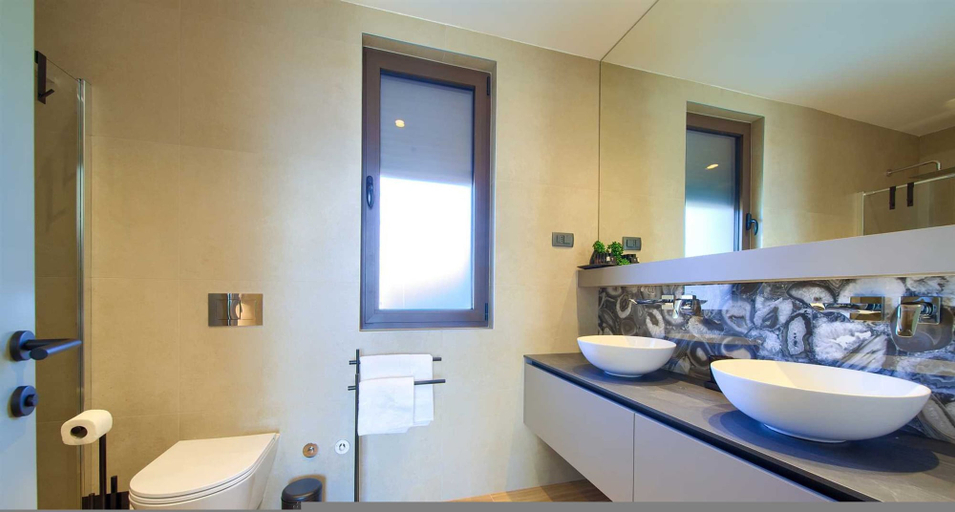 Room 3, Villa Lady With Heated Pool Jacuzzi and Sauna, Krk