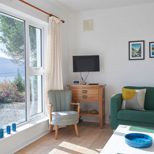 Room 2, Seanacnoc Cottage Overlooking Kenmare Bay