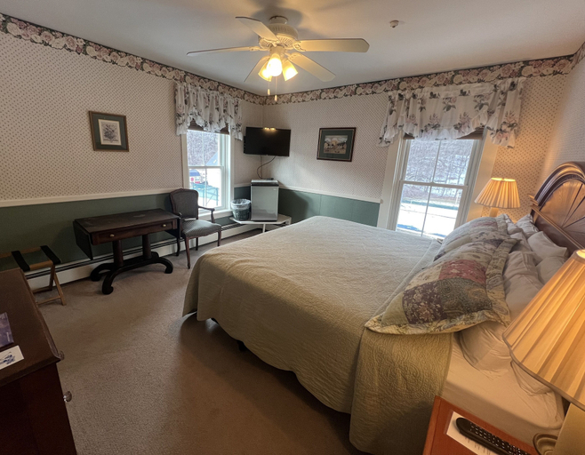 Bedroom 3, Echo Lake Inn, Windsor
