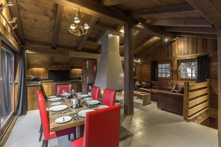 Room 4, Luxury 3 Bedroom Chalet Jacuzzi Sauna, Haute-Savoie