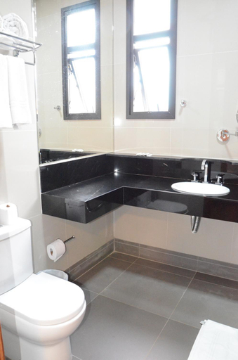 Bathroom 4, Hotel Metropole, São Lourenço