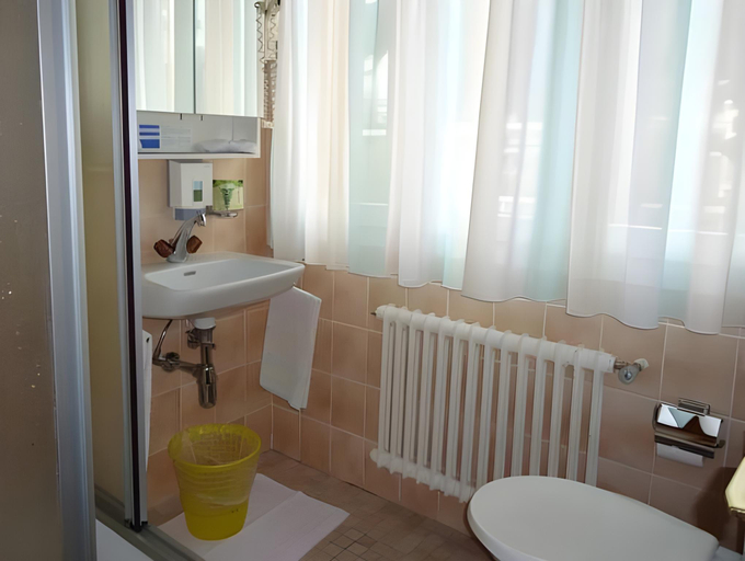 Bathroom 3, Hotel Ad'Eldorado, Sierre