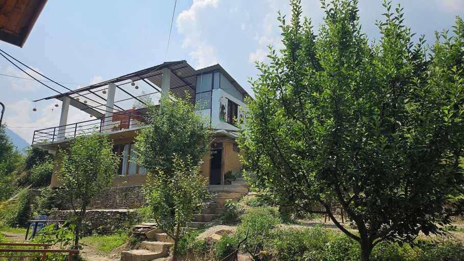 Exterior & Views