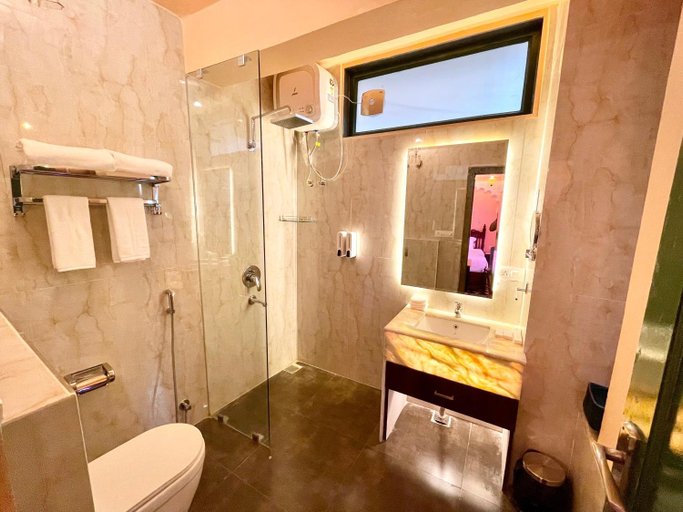 Bathroom 3, Sheeshmahal By Oladar, Udaipur