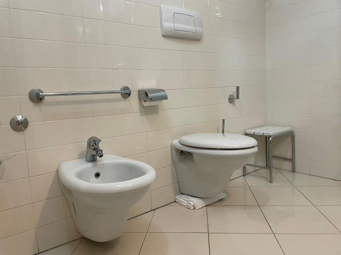 Bathroom 4, 시티 홀, Catania