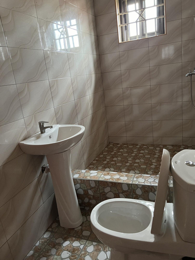Bathroom 4, Serene Hostel Accra, Ga East