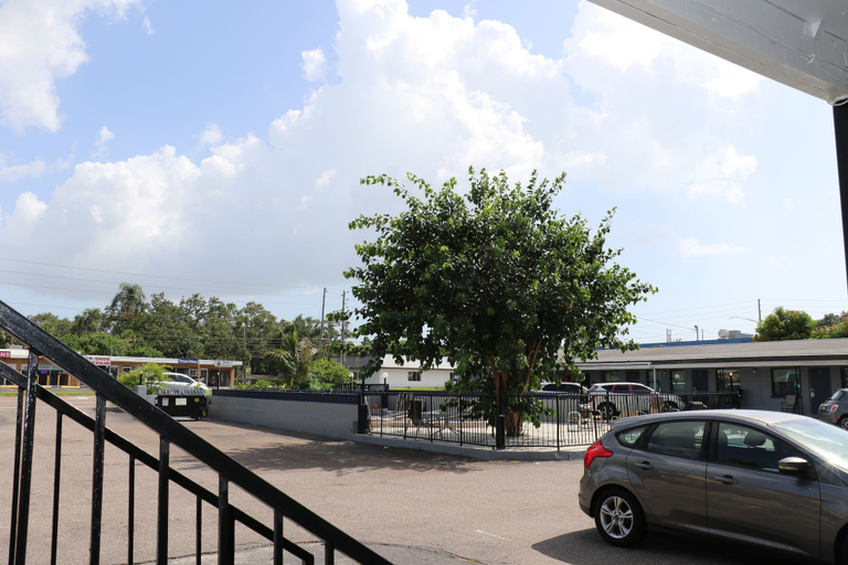 Public Area 3, Dunedin Cove Motel, Pinellas