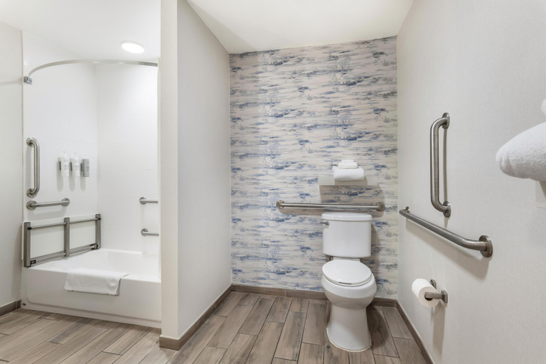 Bathroom 5, Hilton Garden Inn Montgomery - EastChase, Montgomery