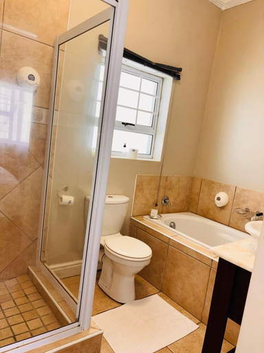 Bathroom 5, Sir Roys at the sea, Nelson Mandela Bay