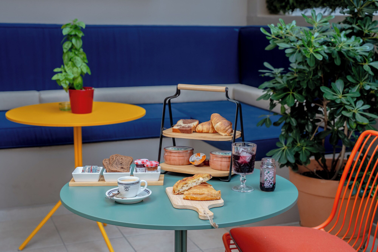Food & Drinks 5, Apeiron Athena Residences, Attica