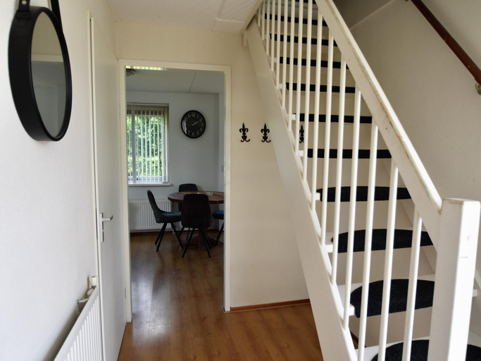Others 5, Holiday Home in Flevoland with Pool, Zeewolde