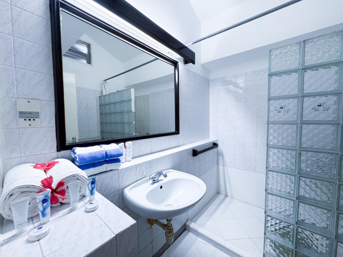 Bathroom 4, Milele Beach Hotel, Nyali