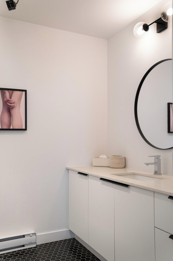 Bathroom 4, Maison Saint-Vincent, Montréal