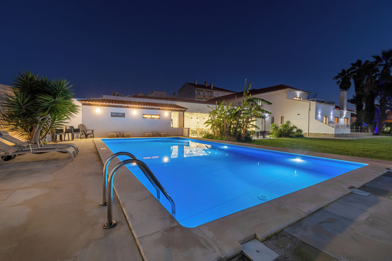 Sport & Beauty 2, Silver Seahorse Garden Retreat, Peniche