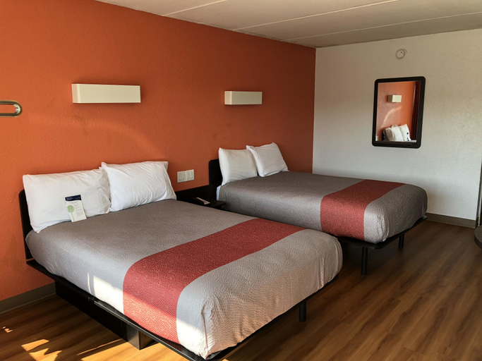 Bedroom 5, Motel 6 Brunswick, GA, Glynn