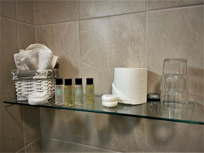 Bathroom 2, The Courtyard B&B