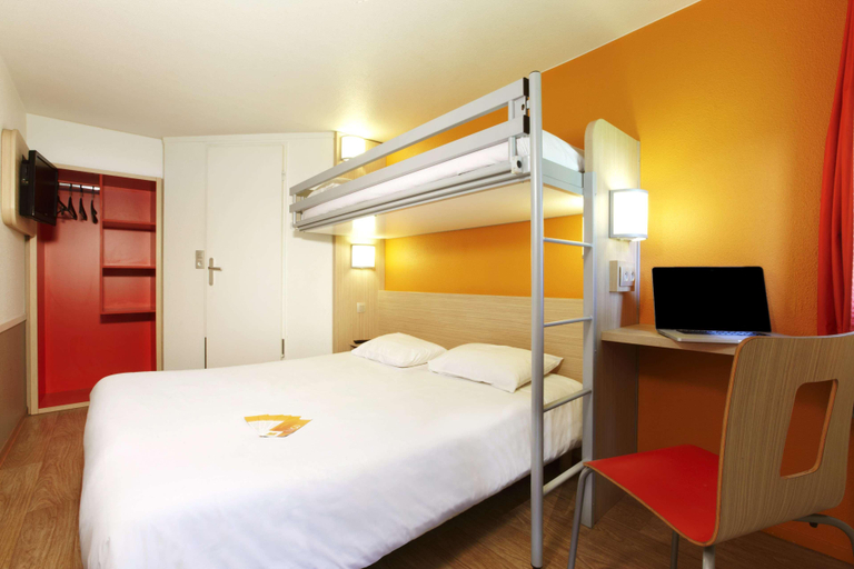 Bedroom 3, Premiere Classe Auxerre, Yonne