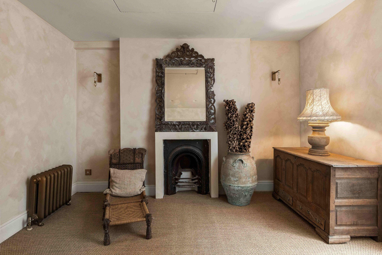 Room 3, Chantry House With Free Parking By My Getaways, West Sussex