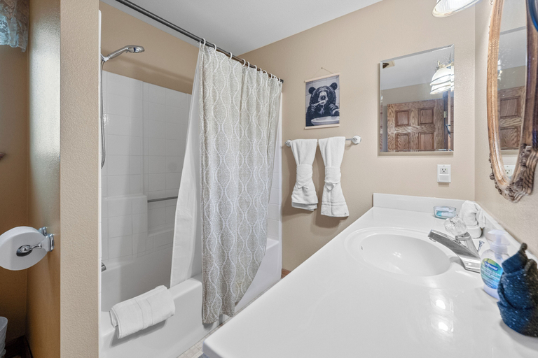 Bathroom 3, Peregrine Pines, San Bernardino