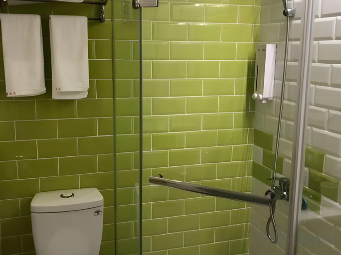 Bathroom 3, Haozhan Hotel, Taipei City