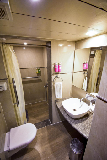 Bathroom 5, The Nagpur Ashok, Nagpur
