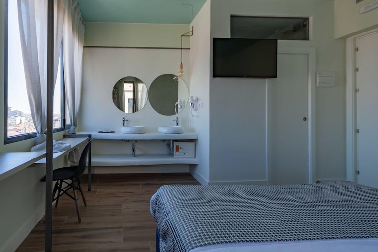 Bedroom 4, Hostal Charlotte-Gran Via, Madrid