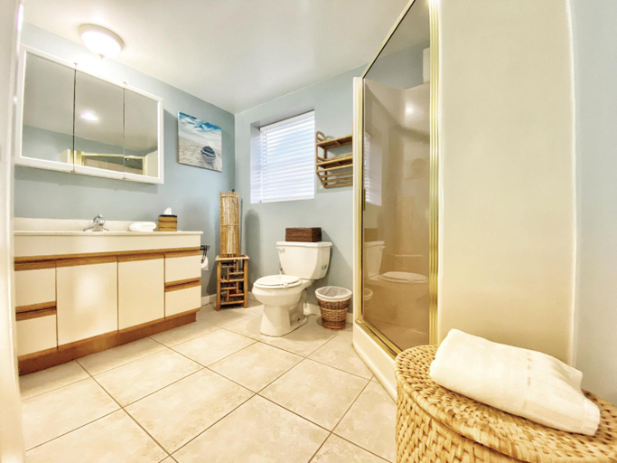 Bathroom 4, BeachTrail Lodging, Pinellas