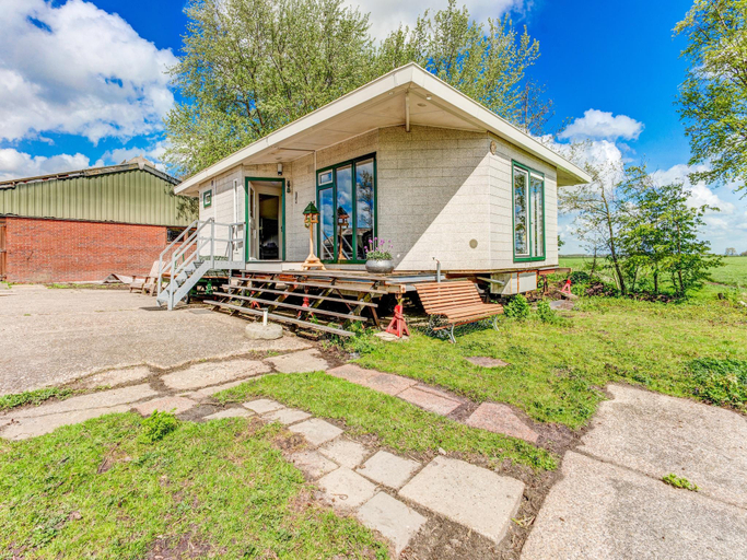Others 5, Chalet with Hot Tub, Suwald, Tytsjerksteradiel
