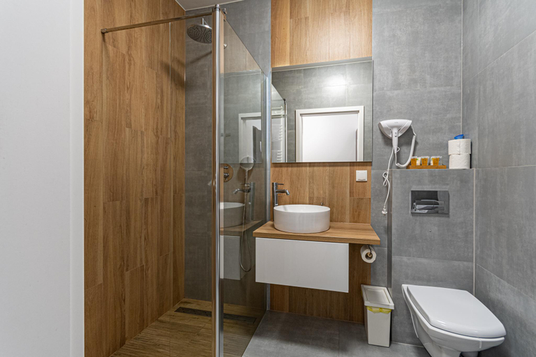 Bathroom 3, Apartament OdraTower (wroc4night) + free parking, Środa Śląska