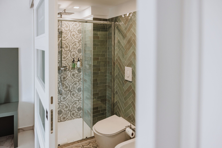 Bathroom 4, Biancomora, Taranto