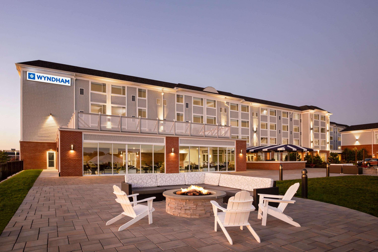 Exterior & Views