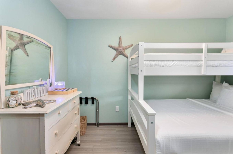 Bedroom 4, Breakwater Resort, Grays Harbor