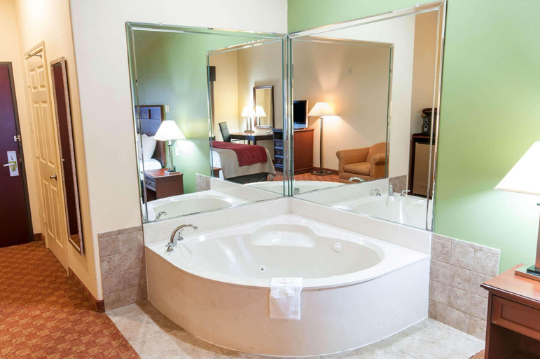 Bathroom 4, Best Western Texas City, Galveston